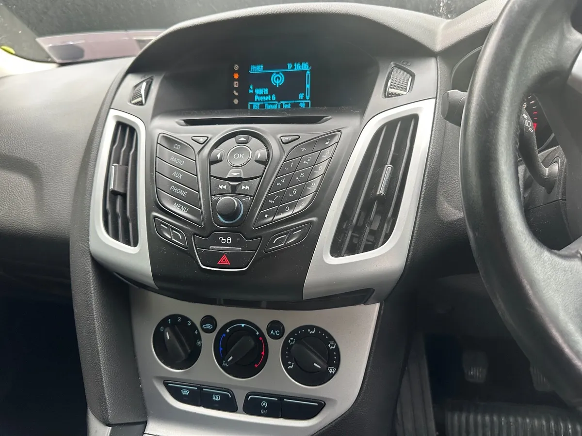 Ford Focus 2014 1.0 ZETEC 125 PS NEW NCT - Image 2