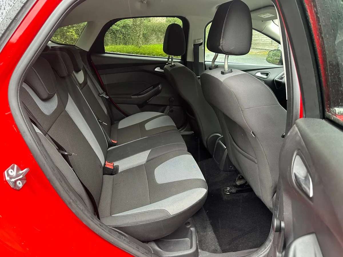 Ford Focus 2014 1.0 ZETEC 125 PS NEW NCT - Image 3