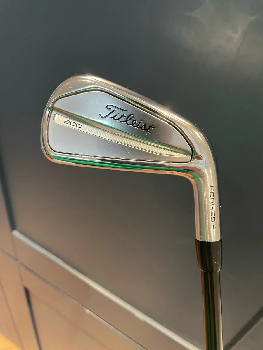 Titleist T200 (2 iron) - Image 1