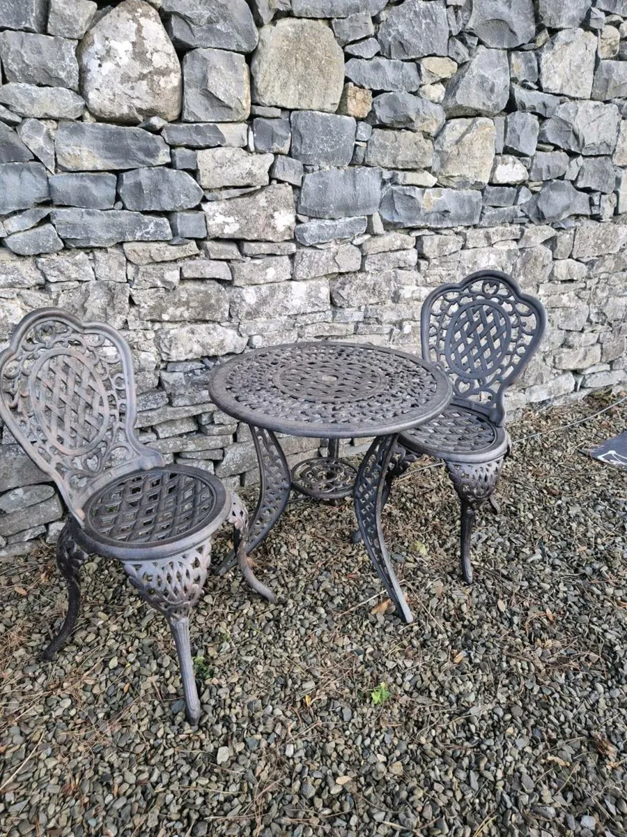 Table  and  chairs - Image 4