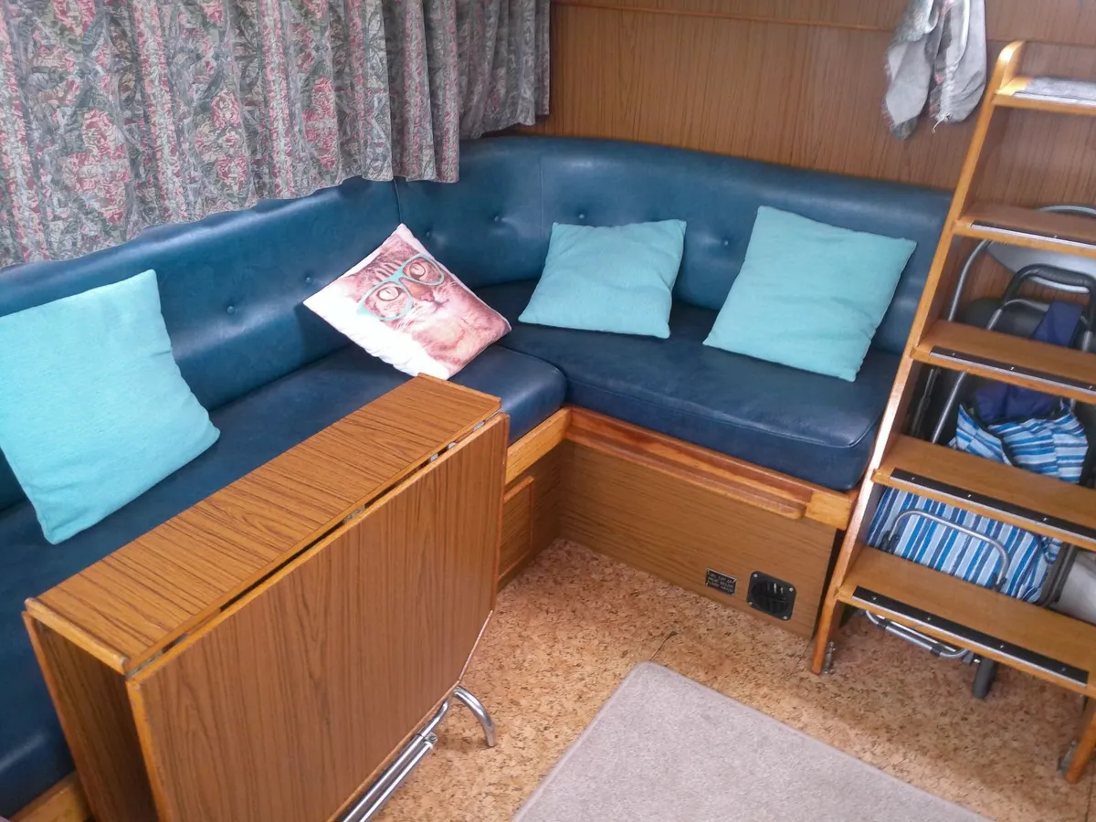 1994 Haines 31 Flybridge. - Image 3