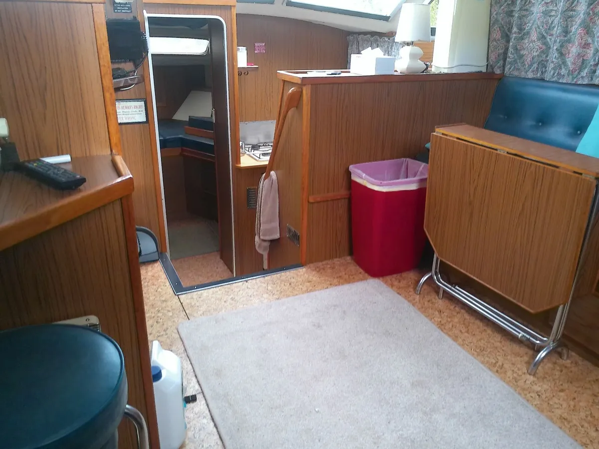 1994 Haines 31 Flybridge. - Image 4