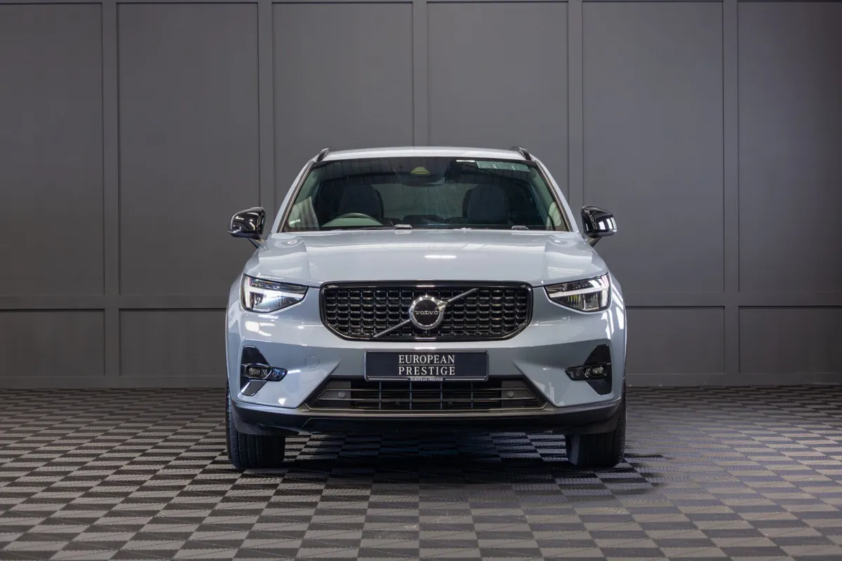 222 Volvo XC40 T4 Plus - Image 2