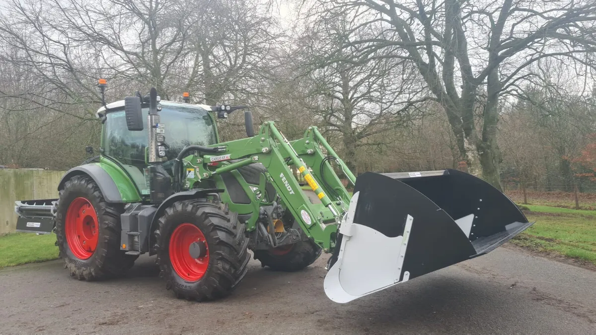 Feeding Bucket with Auger - Image 2