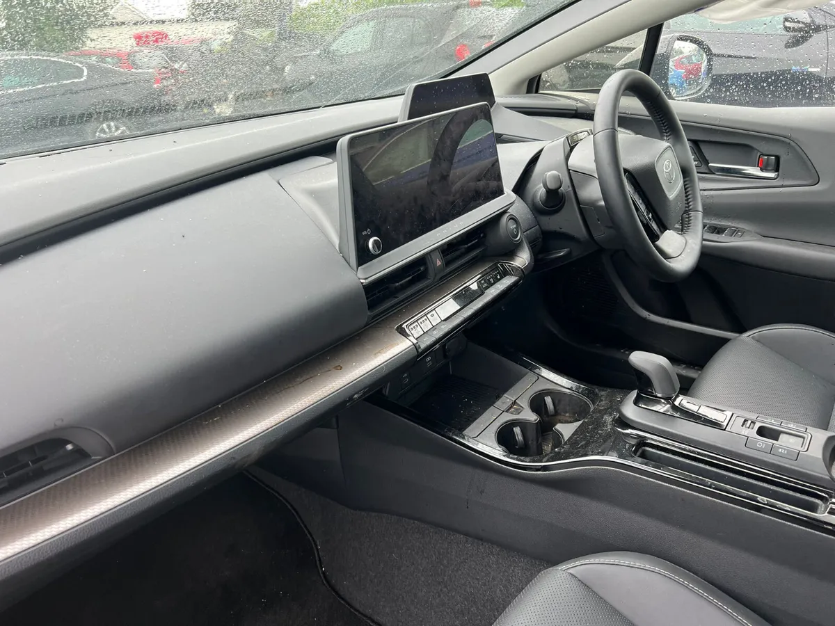 2023 Toyota Prius 2.0 Hybrid - Image 2