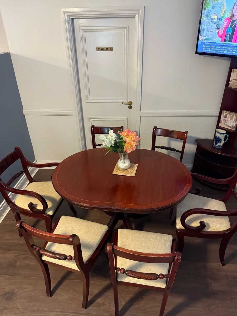 Dining room table and chairs - Image 1