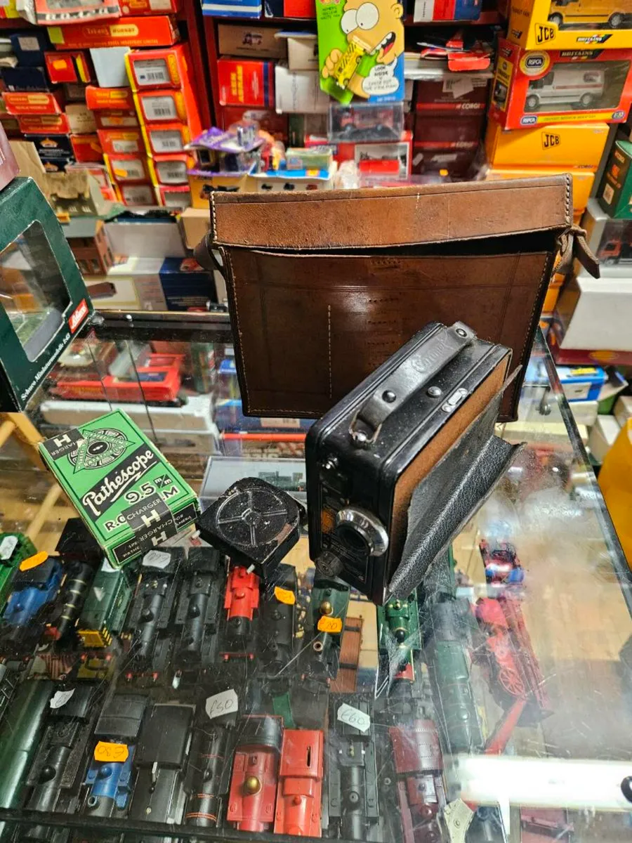 Vintage Video Camera - Image 2
