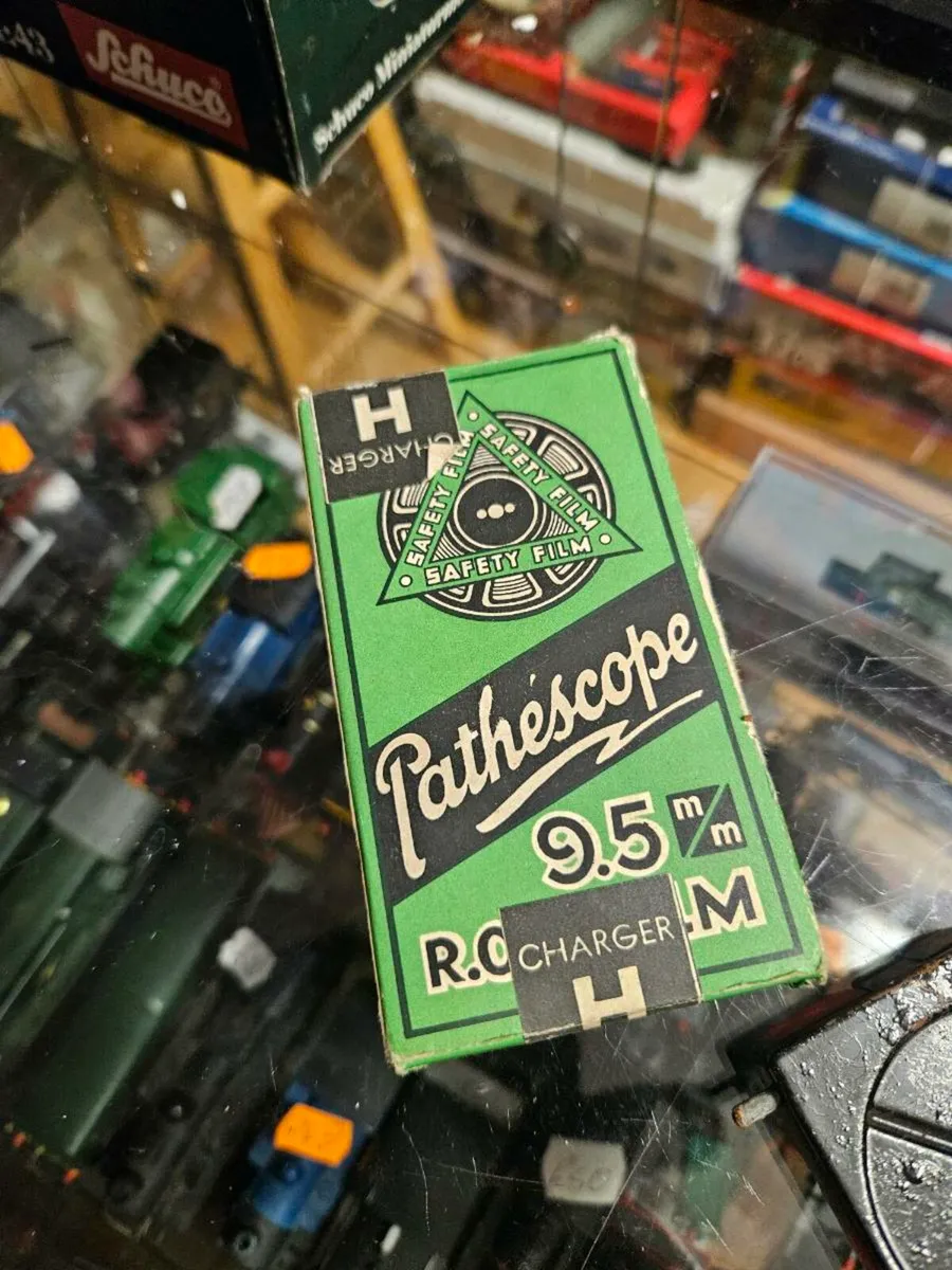 Vintage Video Camera - Image 3
