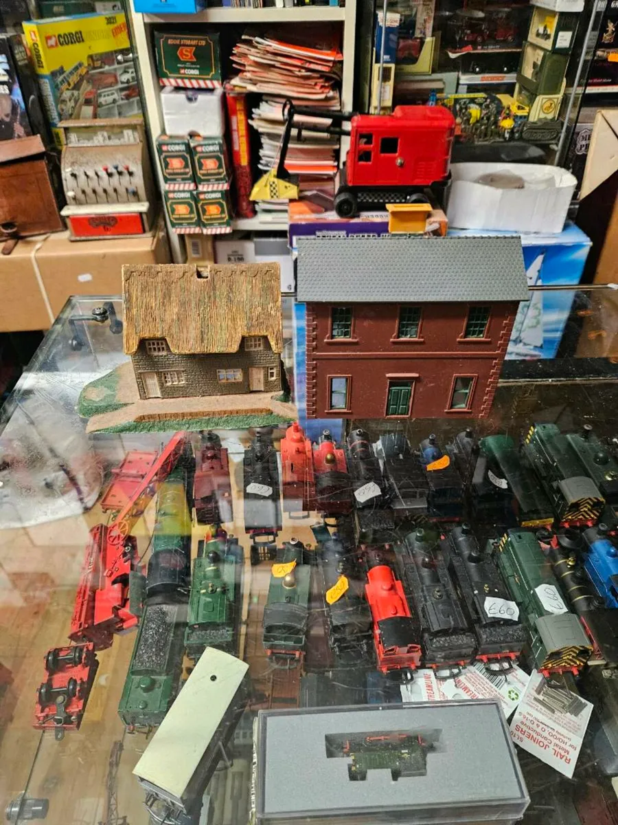 Hornby OO Gauge Houses - Image 1