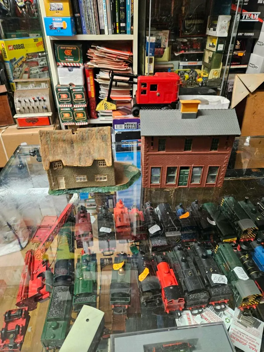 Hornby OO Gauge Houses - Image 4