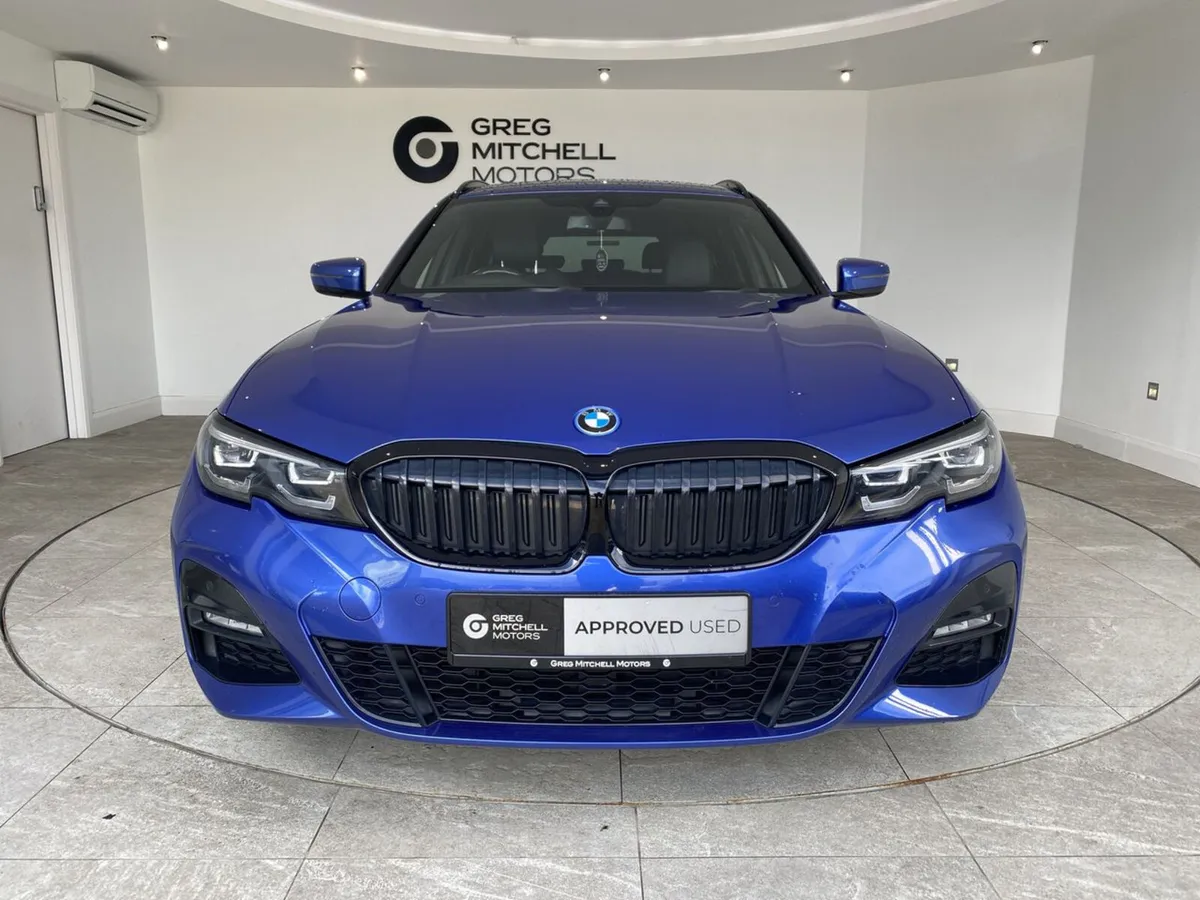 BMW 3-Series 2022 - Image 2
