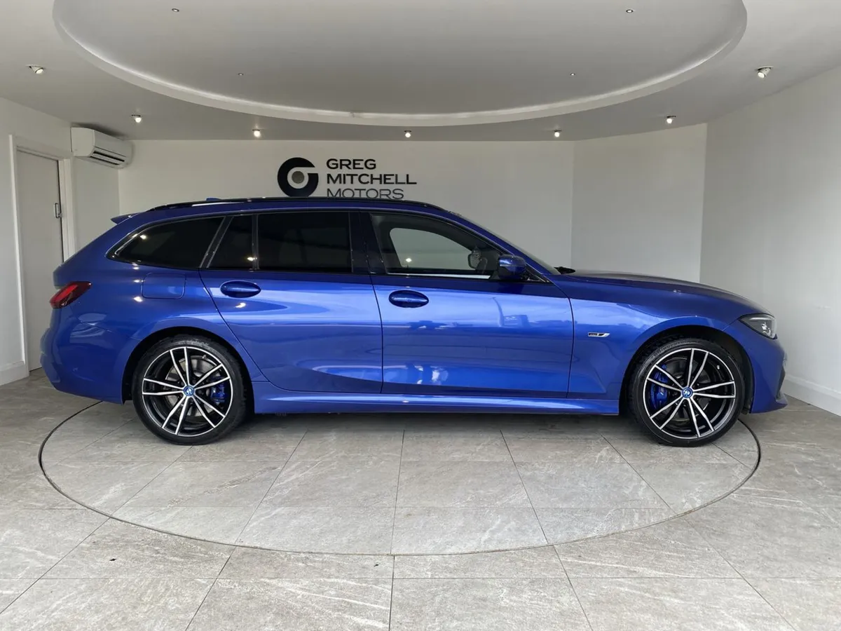 BMW 3-Series 2022 - Image 4