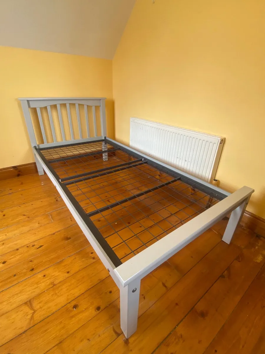 Bed frame - Image 1
