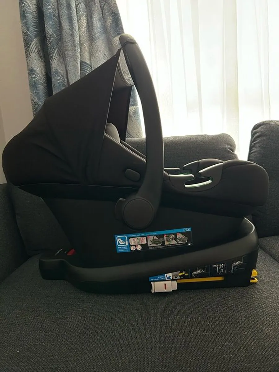 Car Seat & ISOFix R129 Car Seat Base (0-2years) - Image 1