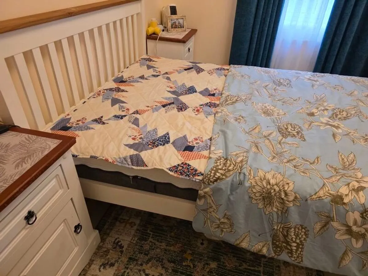 bed with lokers - Image 3