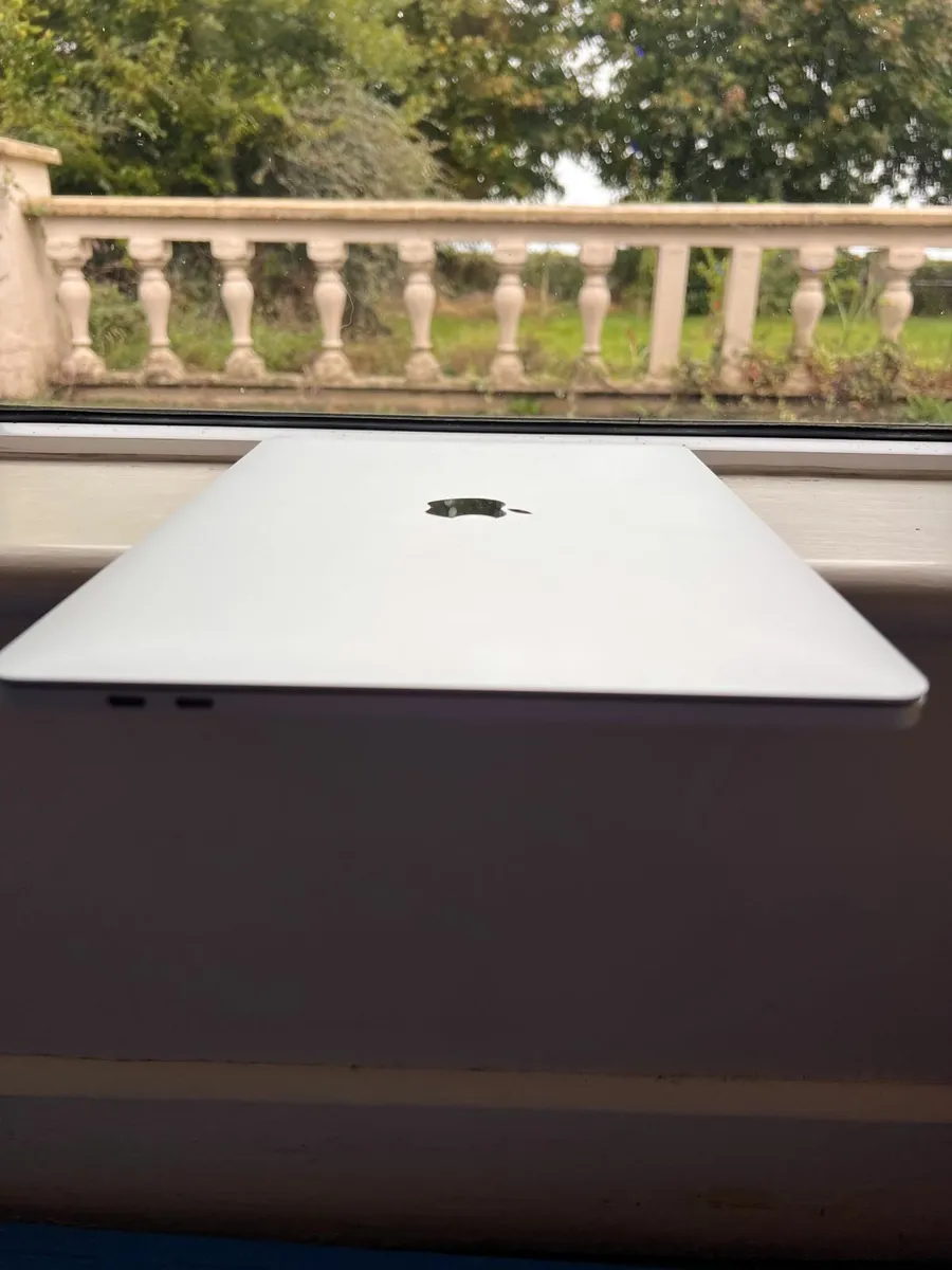 MacBook Pro 13 - Image 2