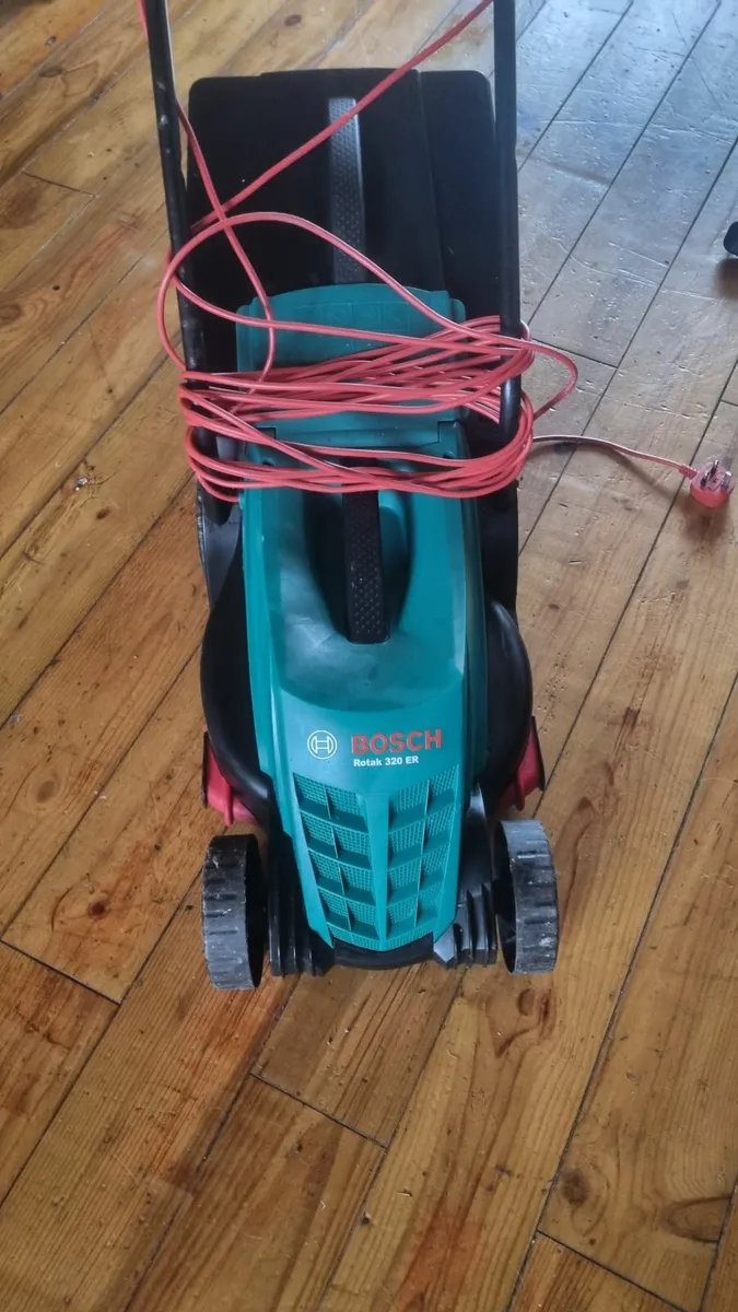 BOSCH ROTAK 320  ER  lawnmower - Image 3