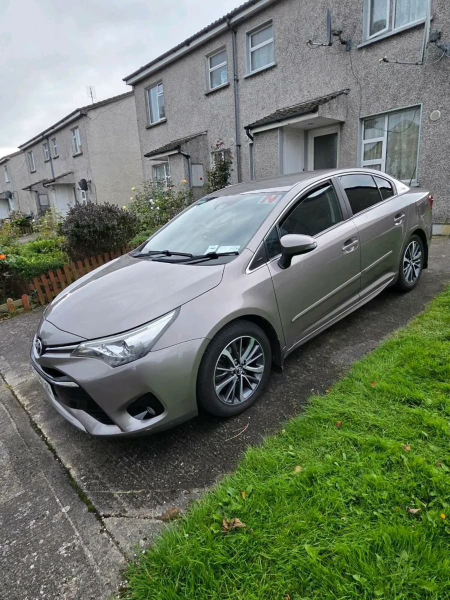 Toyota avensis low km - Image 1