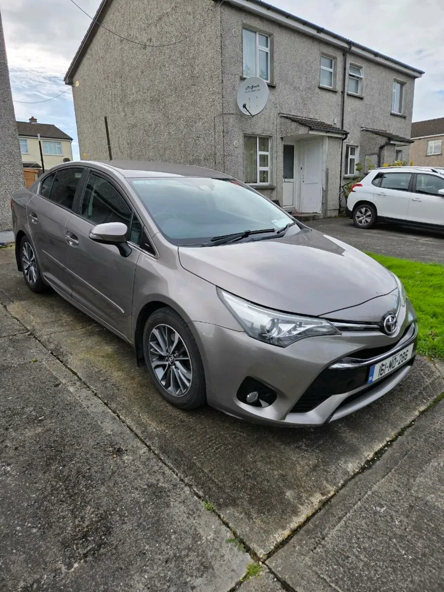 Toyota avensis low km - Image 2