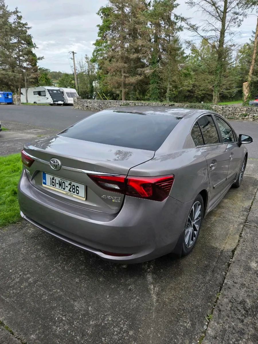 Toyota avensis low km - Image 3