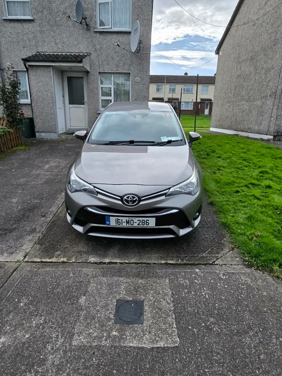 Toyota avensis low km - Image 4