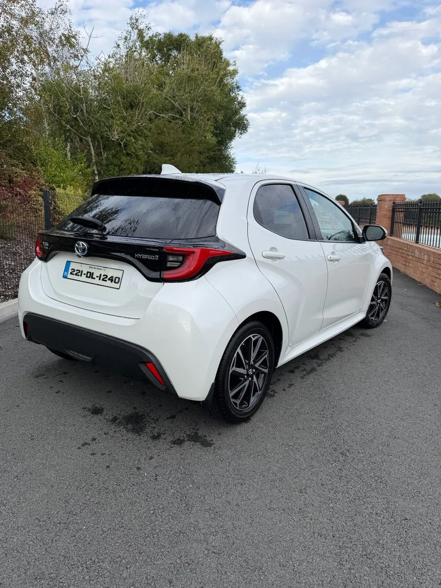 Toyota Yaris Luna Sport - Image 2