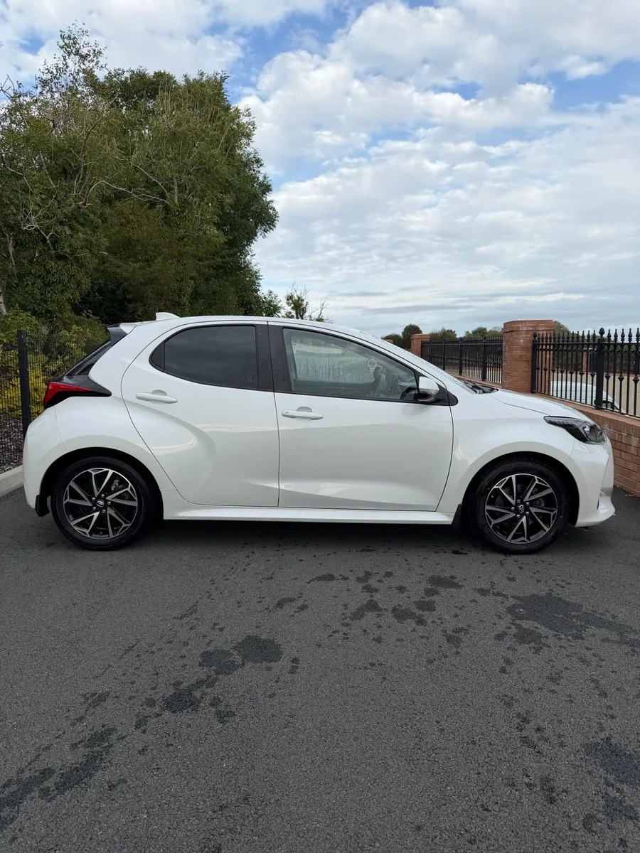 Toyota Yaris Luna Sport - Image 3