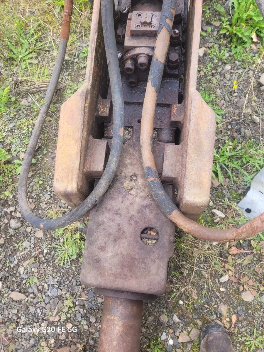 Huskie rock bracker - Image 2