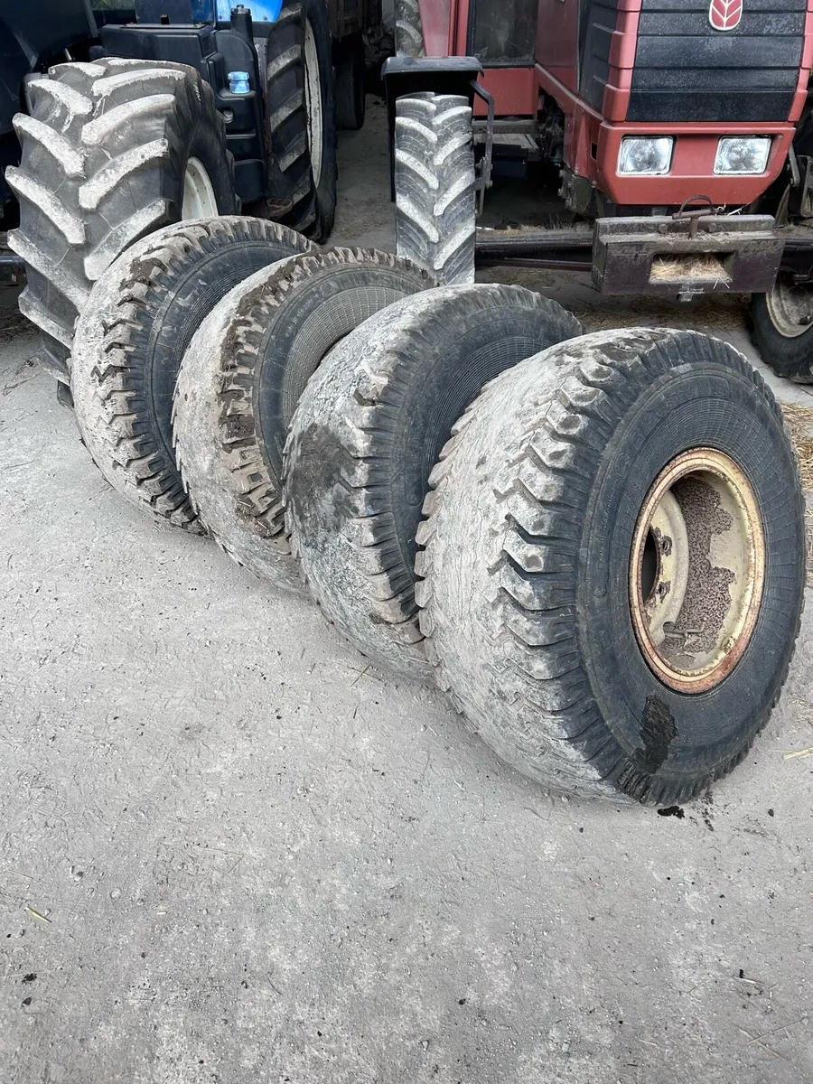 8 stud wheels - Image 1