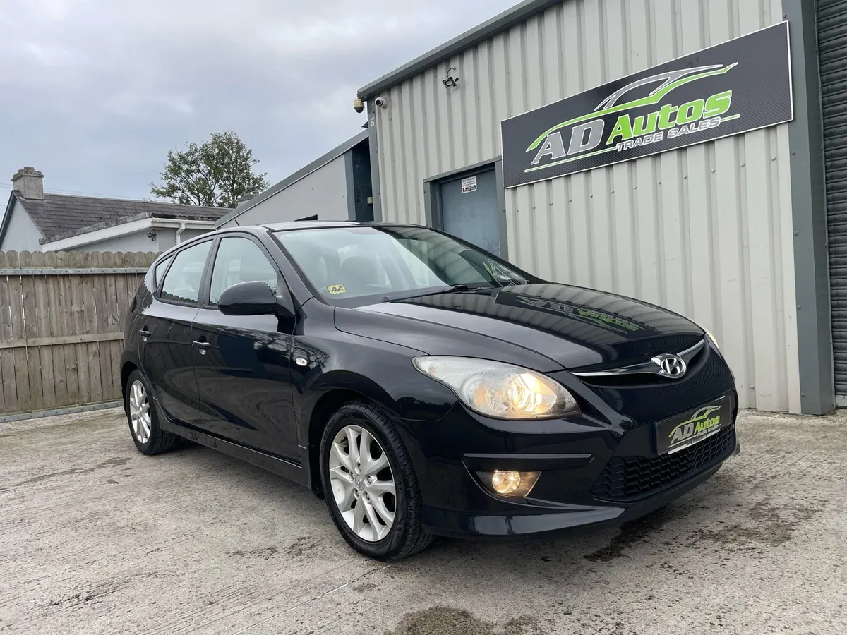 Hyundai i30 ONE OWNER - Image 1