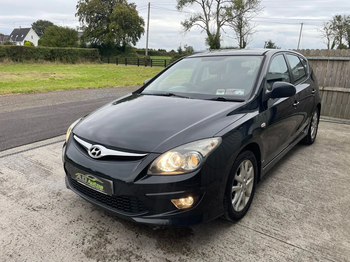 Hyundai i30 ONE OWNER - Image 2