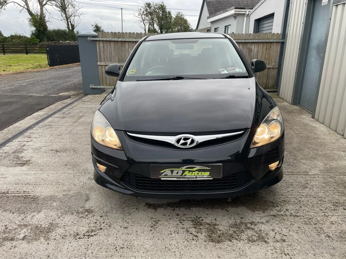 Hyundai i30 ONE OWNER - Image 3