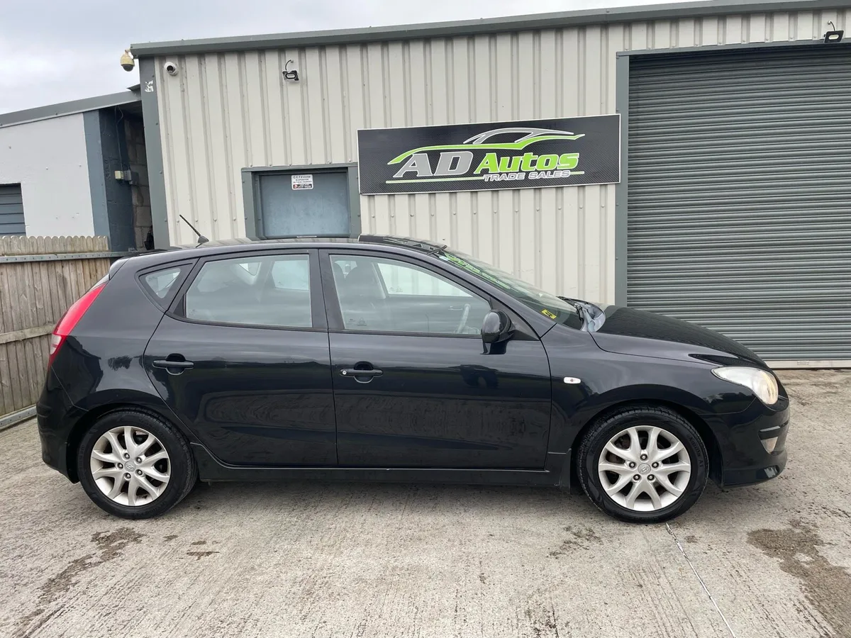 Hyundai i30 ONE OWNER - Image 4