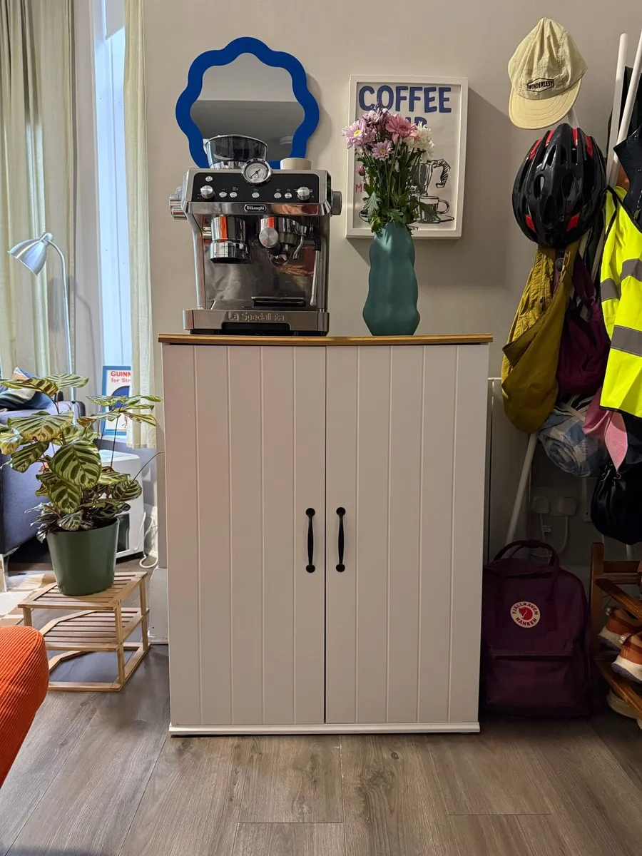 Cabinet with doors - Image 2
