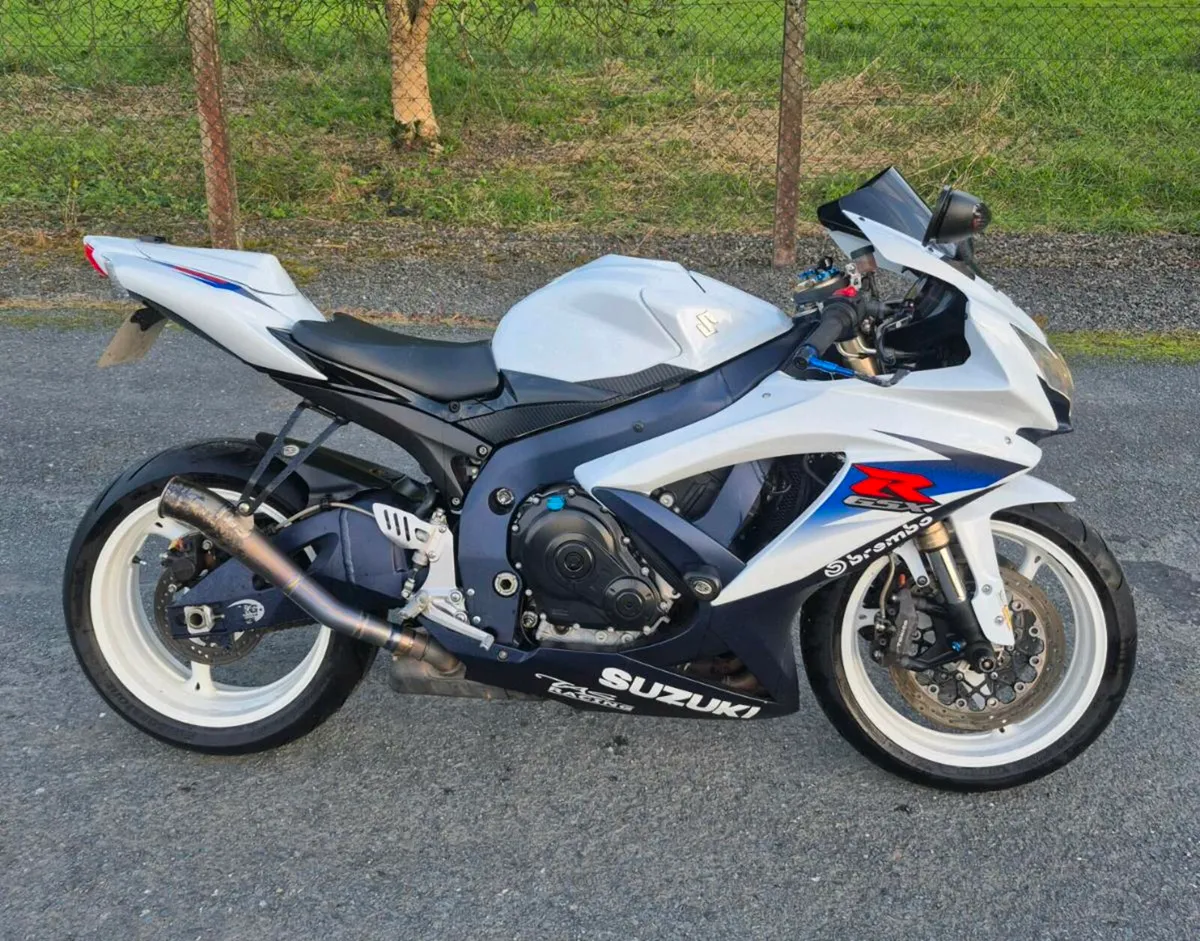 *SUZUKI GSXR 600 2010* - Image 2