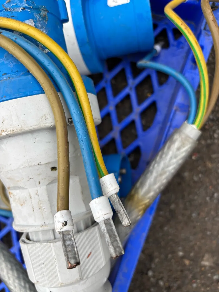 EXTENSION LEADS - Image 2