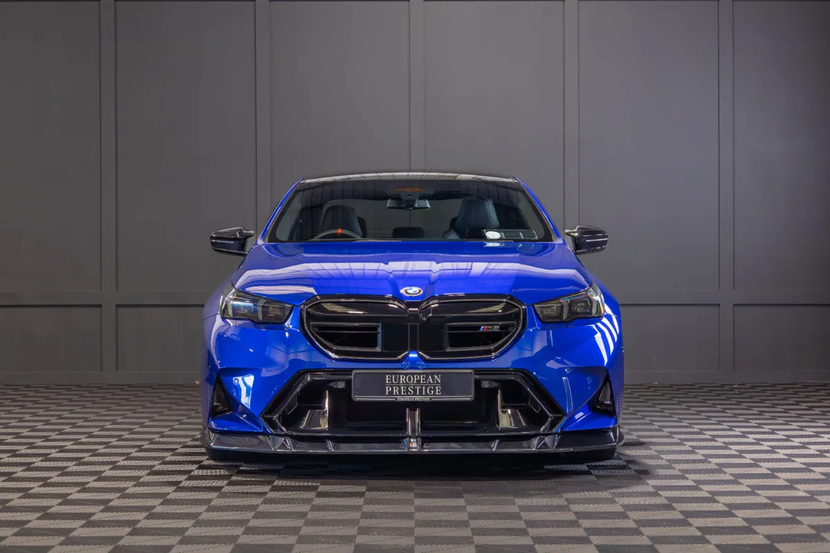 2025 BMW M5 (G90) - Image 2