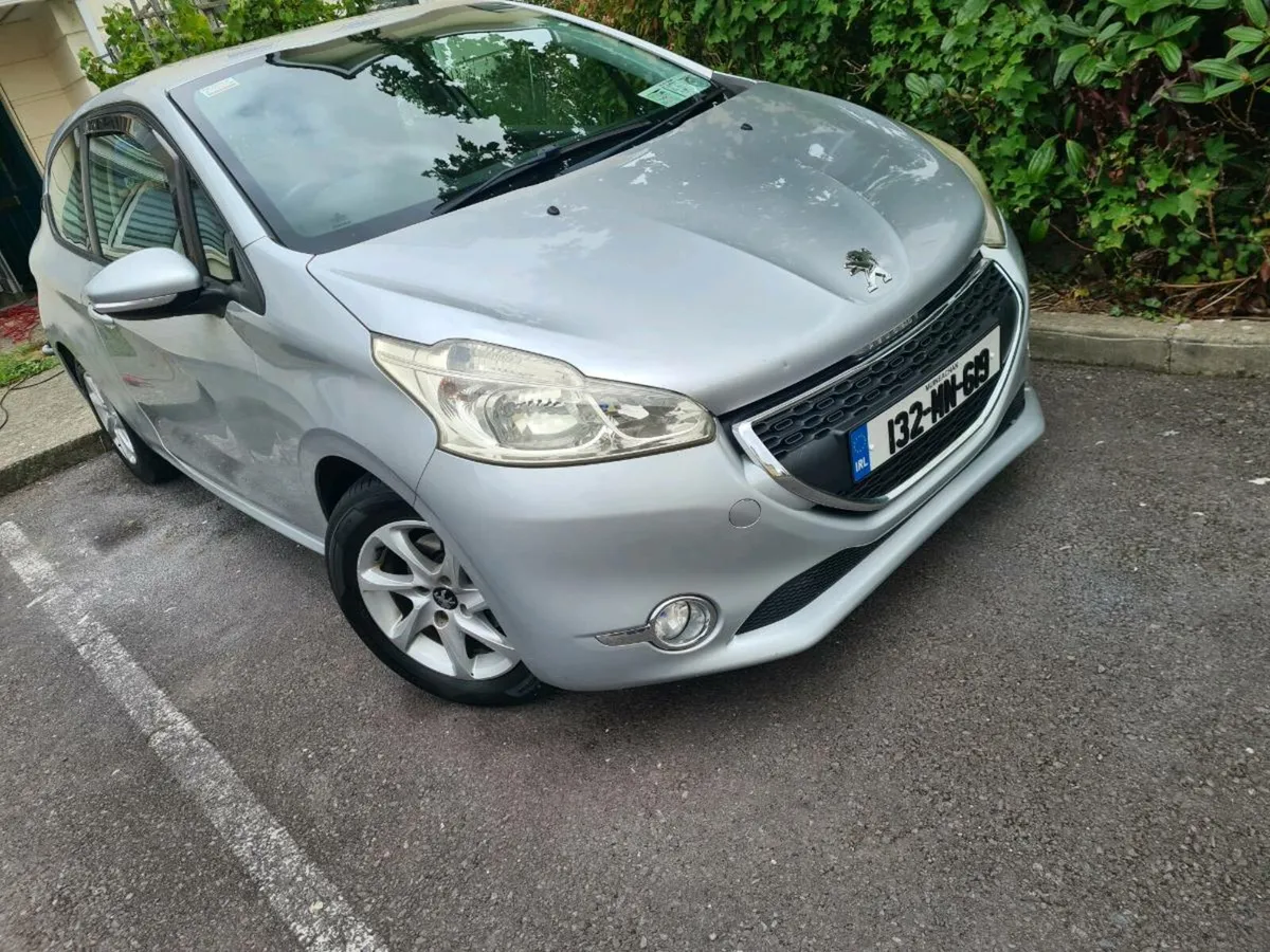 Peugeot 208 1.2 petrol 2013 - Image 2