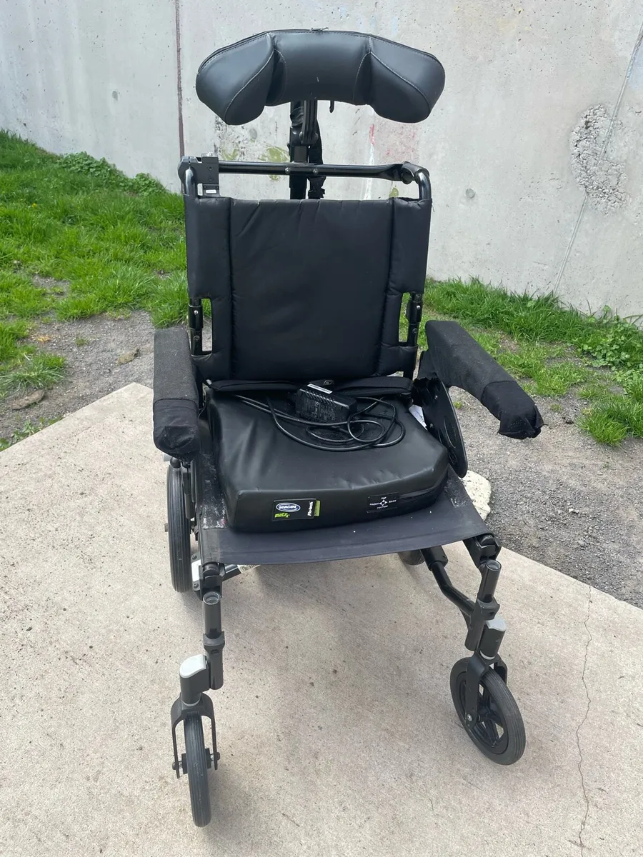 Electric wheelchair - Image 2