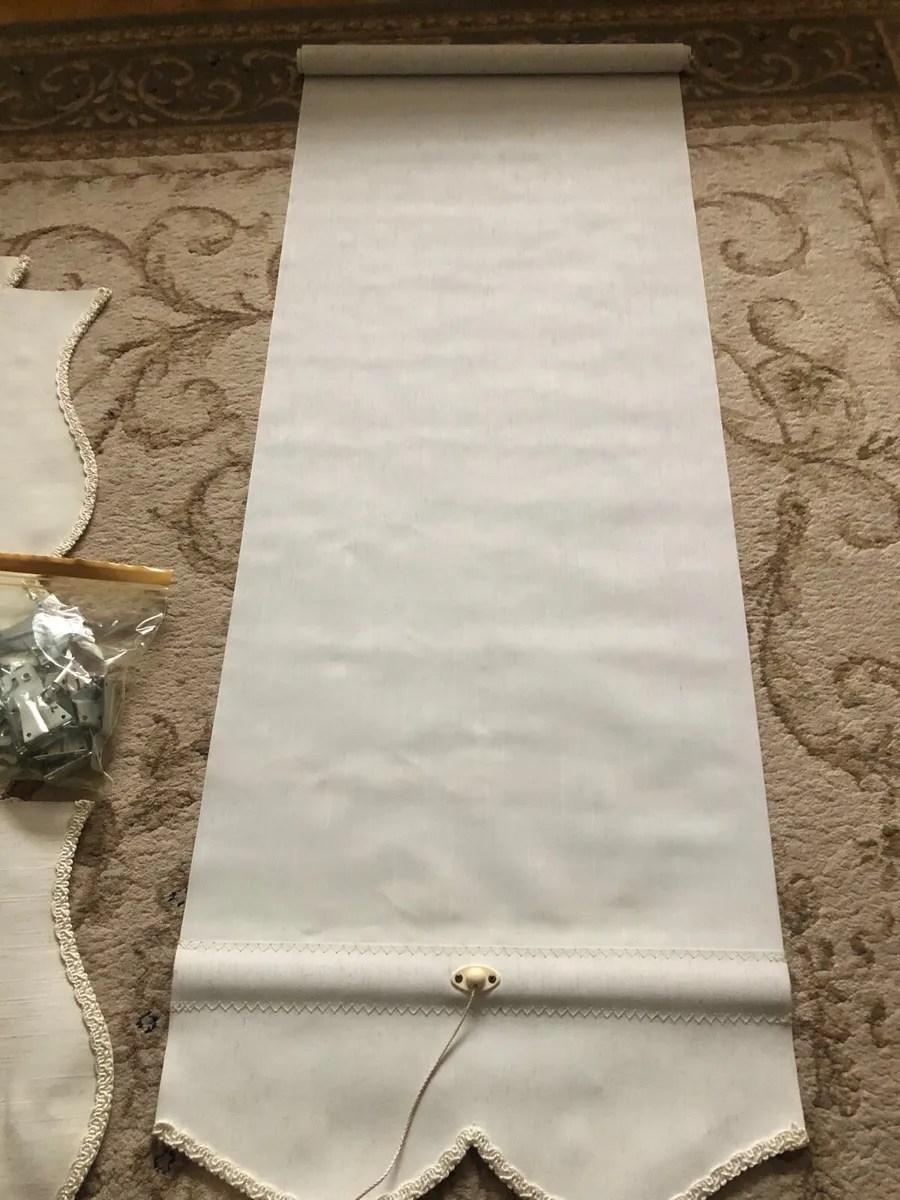 Roller Blinds x 10 - Image 3