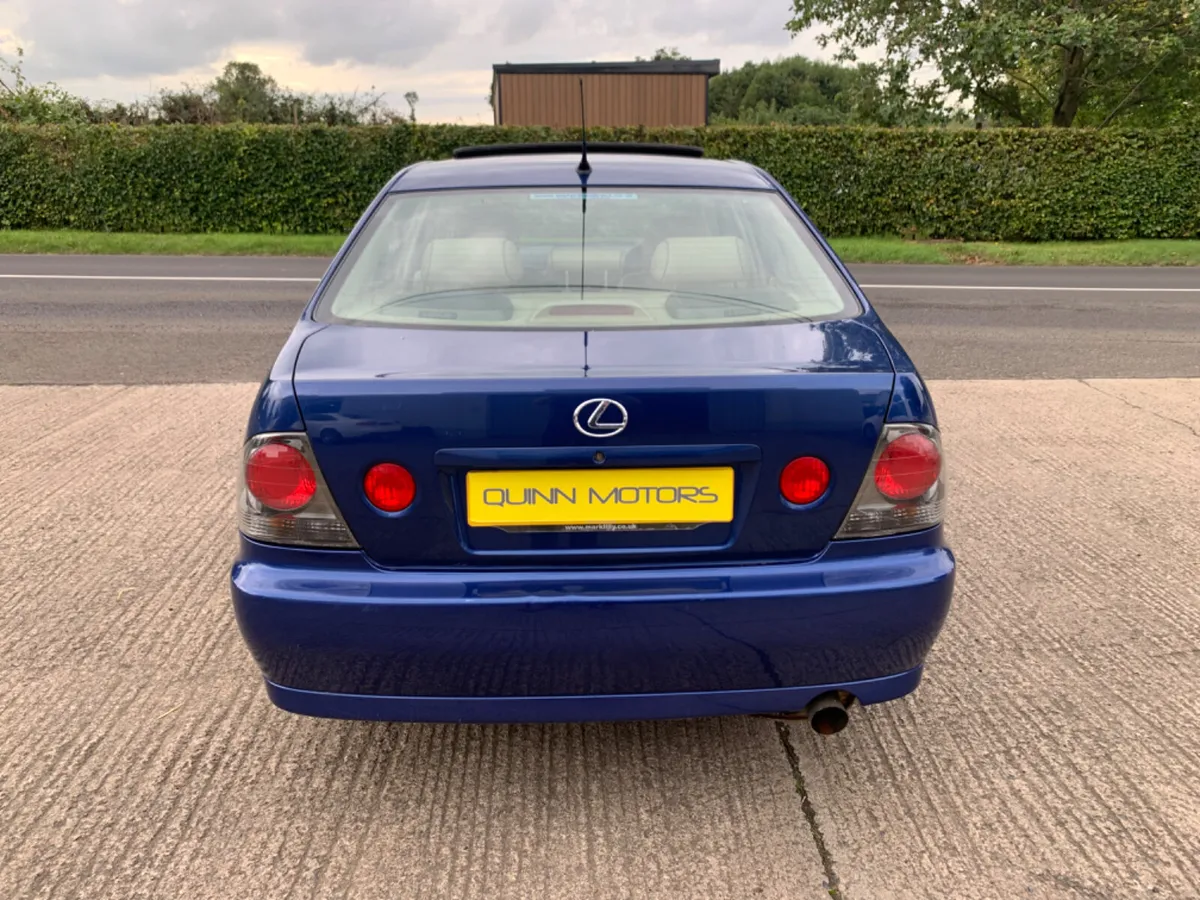 2003 LEXUS IS200 SE | SUNROOF - Image 4