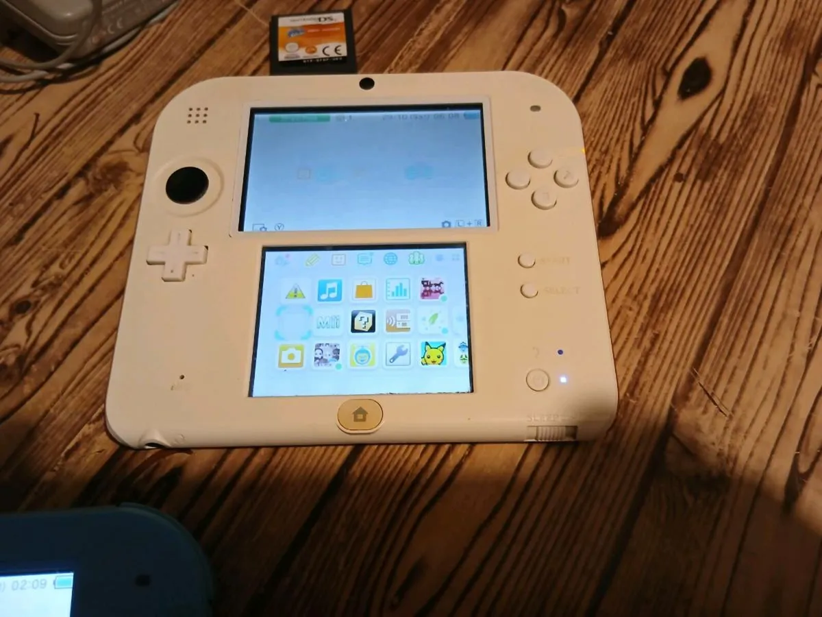 Nintendo 2DS - Image 1
