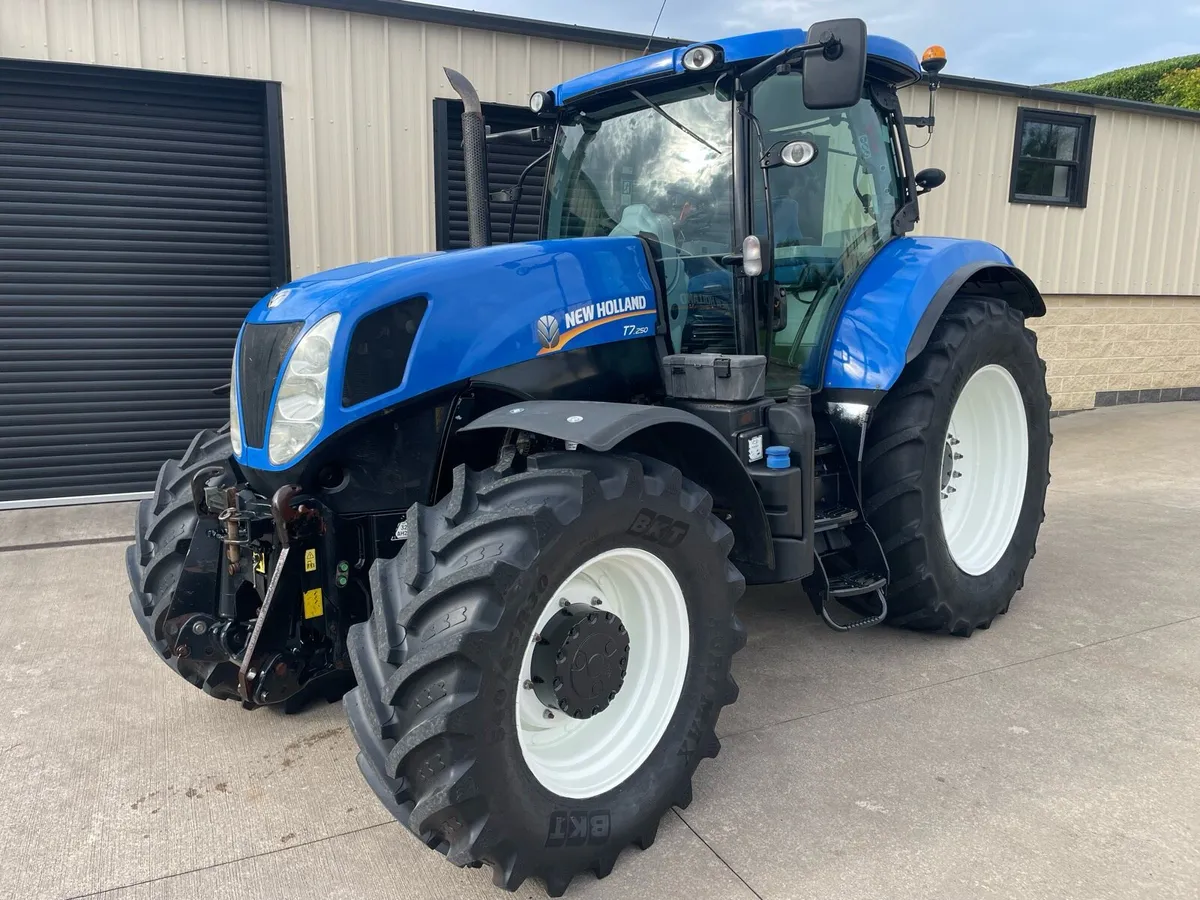 2013 NEW HOLLAND T7.250 - Image 2
