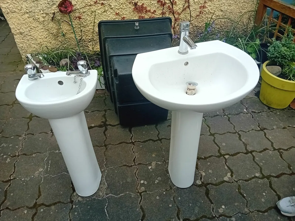 Bathroom sinks - Image 2