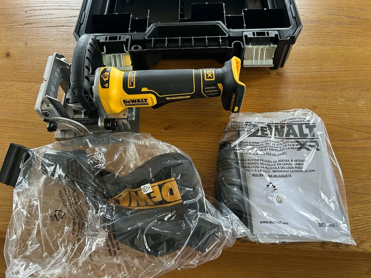 Dewalt cordless skillsaw and planer - Image 1