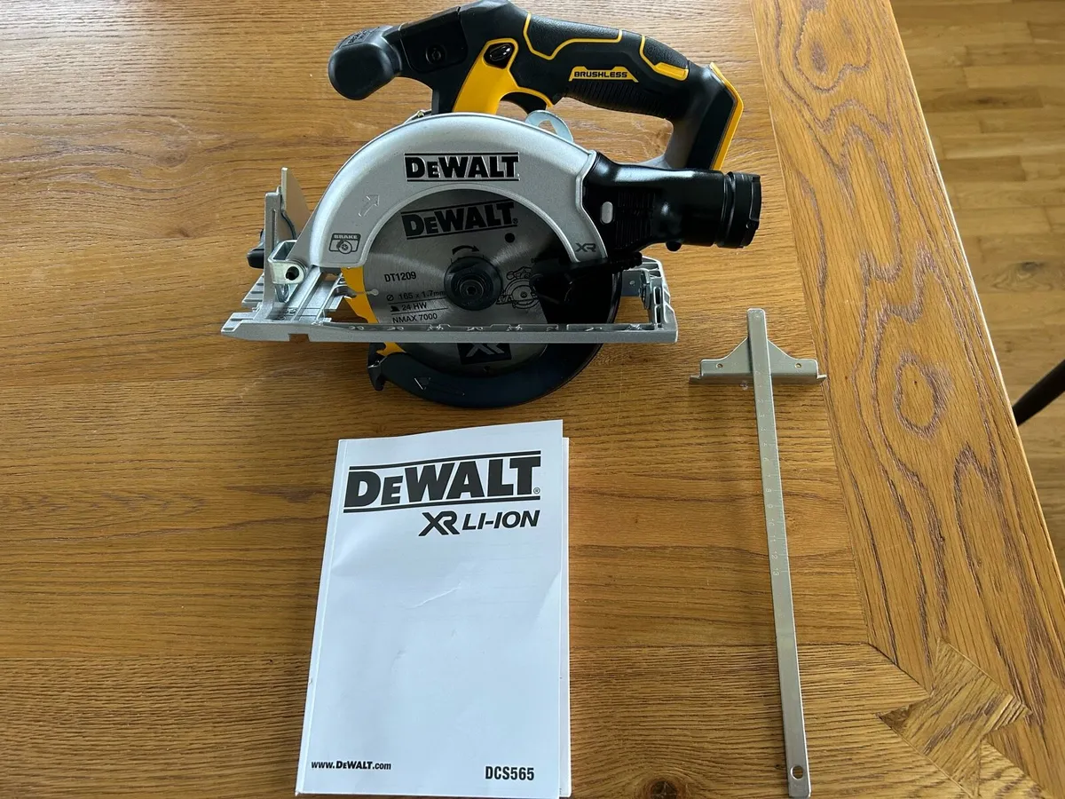 Dewalt cordless skillsaw and planer - Image 4