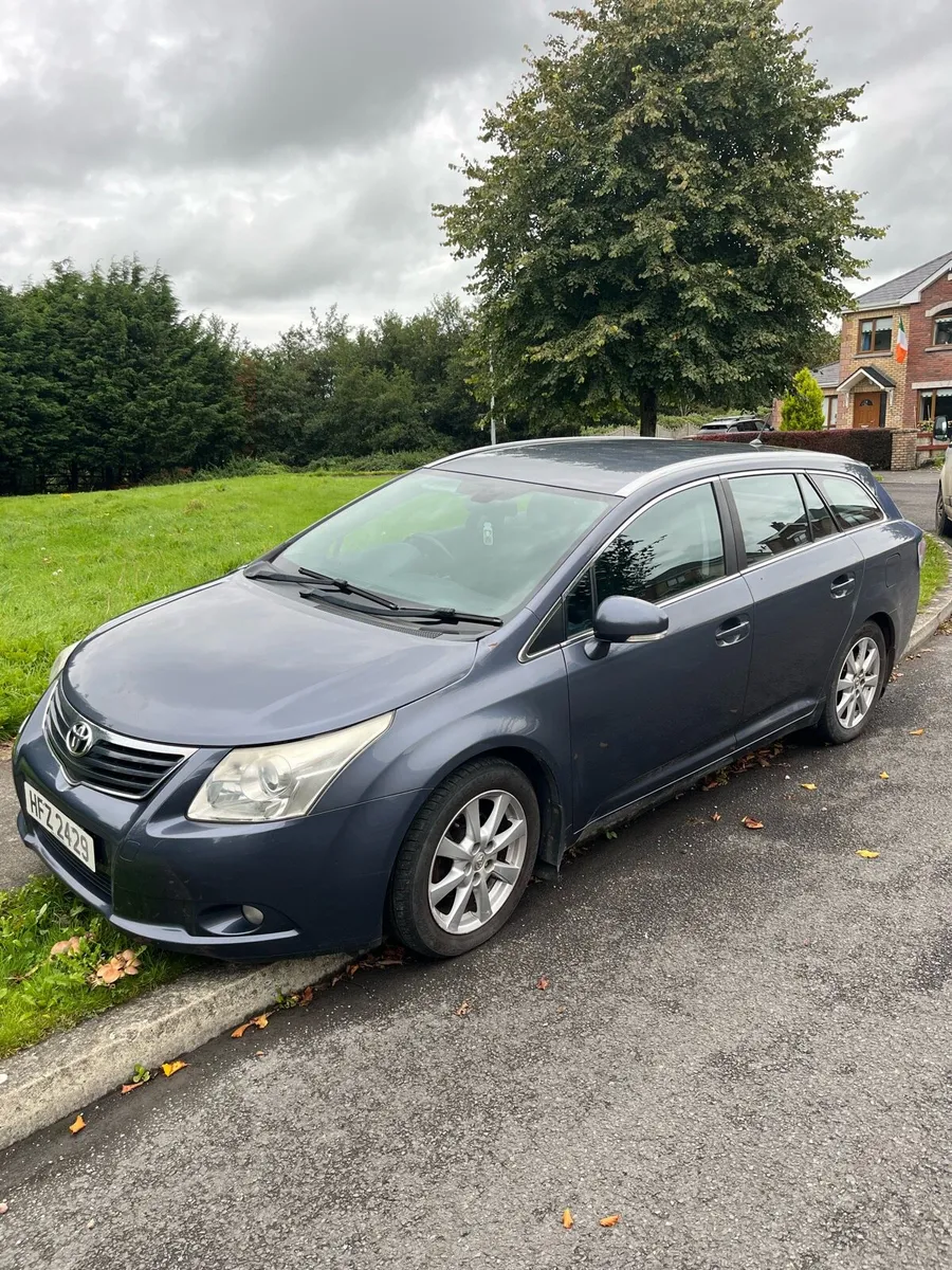 Toyota avensis 2010 - Image 1