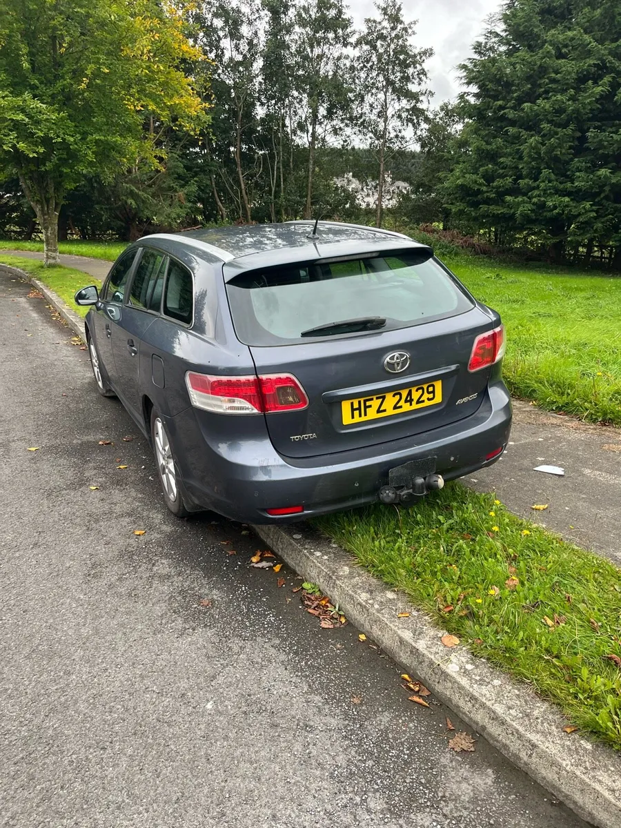 Toyota avensis 2010 - Image 3