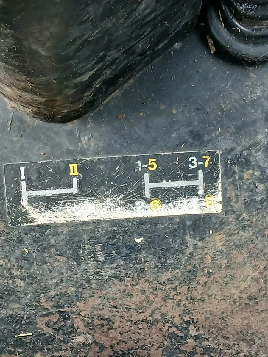 John Deere 2250   gears on floor..taxbook - Image 3