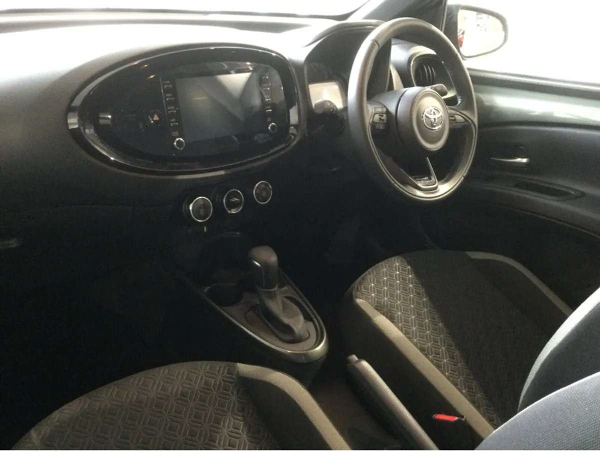 Toyota Aygo X 1.0 DESIGN S-CVT AUTOMATIC - Image 4